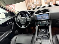 جاگوار F-Pace